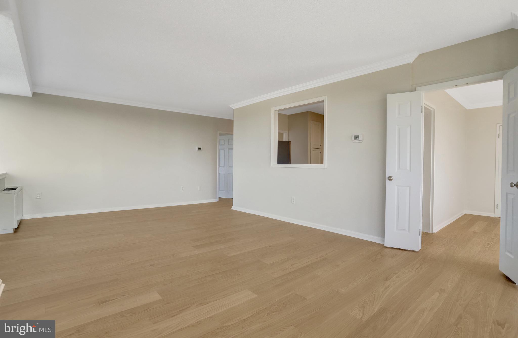 4141 North Henderson Road, Unit 606 Arlington, VA 22203 - Photo 10 of 39 Living/Dining Room