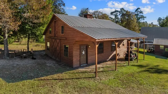 a view of a house with a backyard