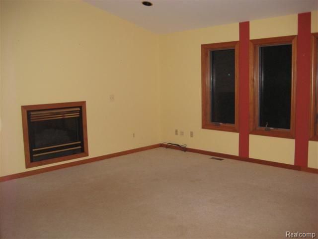 6037 Harris Road Jeddo, MI 48032 - Photo 2 of 11 2 Living Room