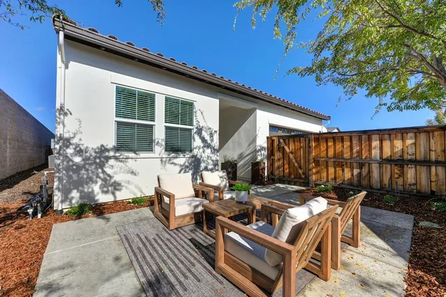 $1,025,000 | 2341 Bronze Star Way, Sacramento, CA 95818