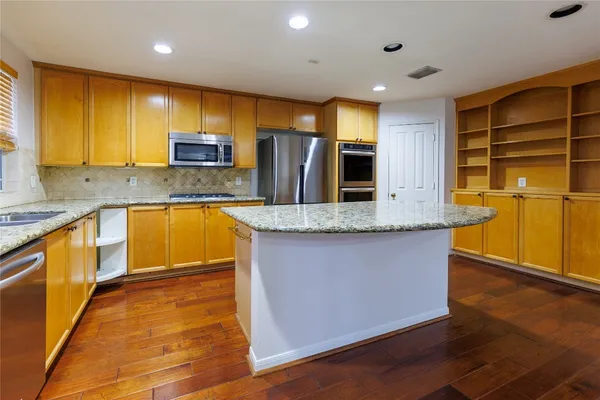 $2,975 | 50 Lightwood Trace Drive, The Woodlands, TX 77382