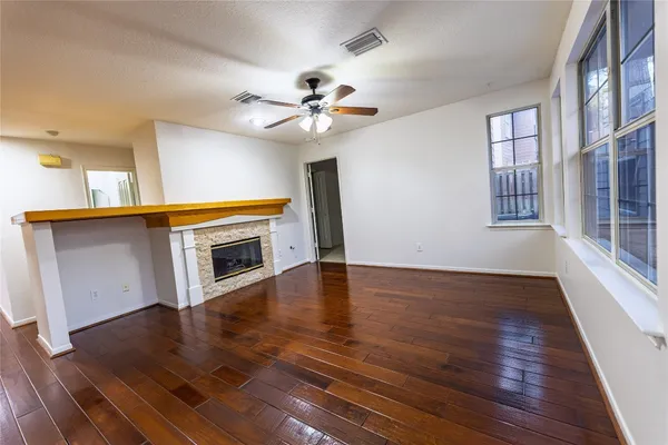 $2,975 | 50 Lightwood Trace Drive, The Woodlands, TX 77382