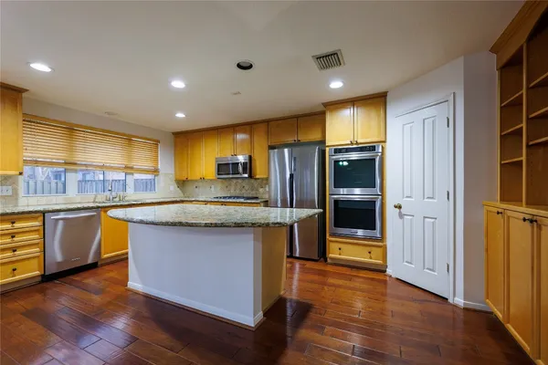 $2,975 | 50 Lightwood Trace Drive, The Woodlands, TX 77382