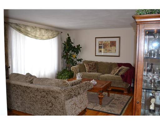 108 Iroquois Road Cumberland, RI 02864 - Photo 2 of 8 Living Room.