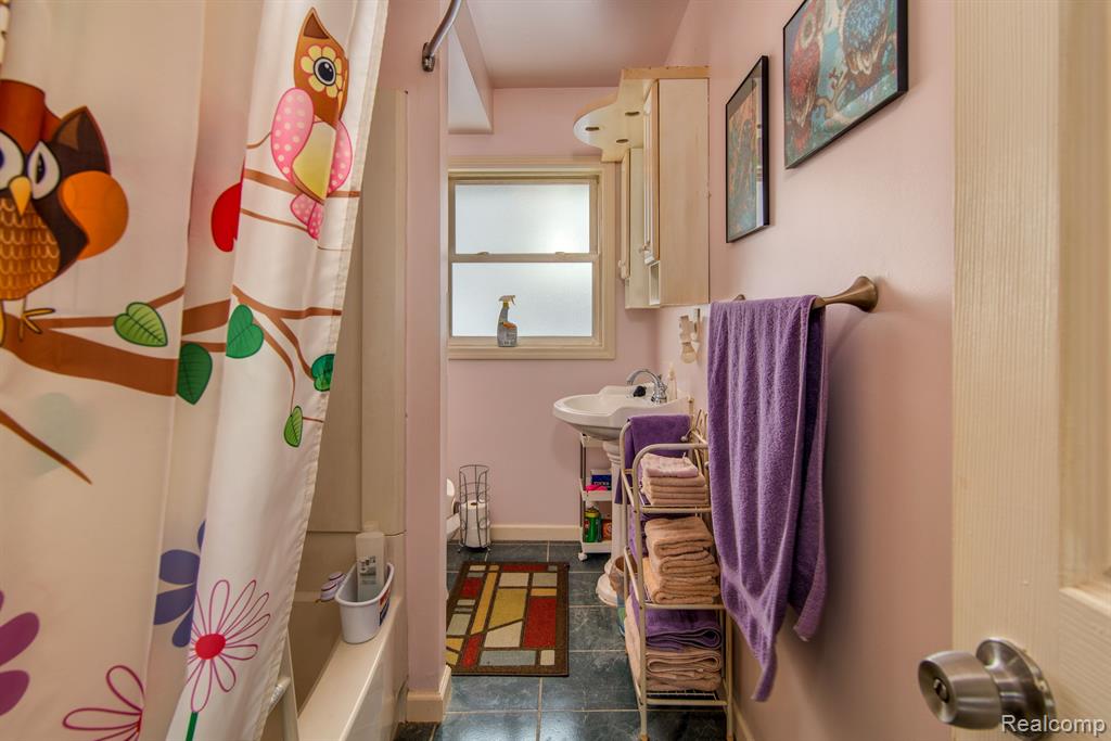 3130 Sunderland Road Lansing, MI 48911 - Photo 16 of 27 Gallery Image 16