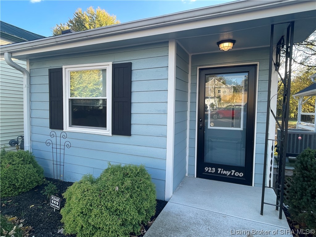 923 West 1st Street Madison, IN 47250 - Photo 2 of 25