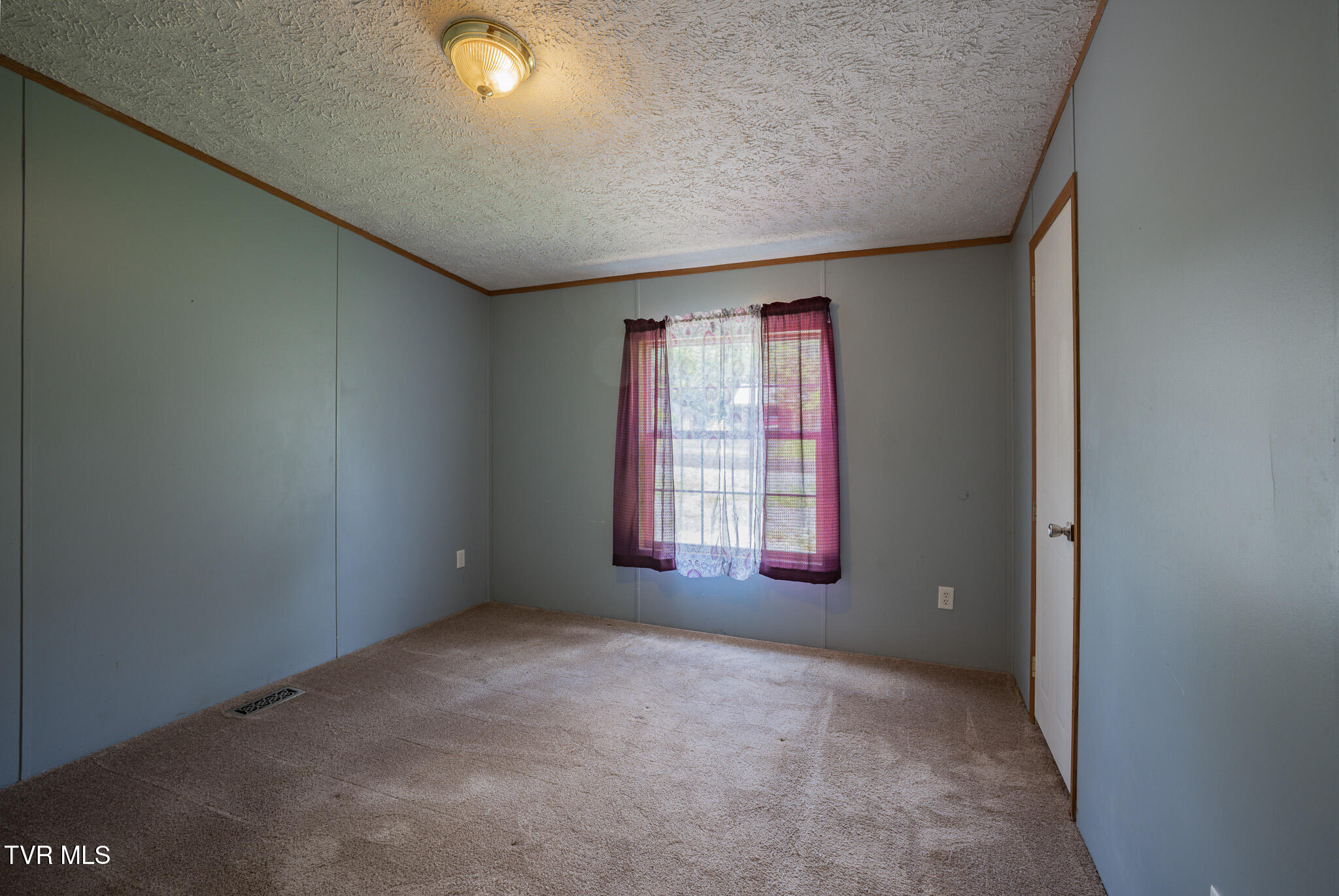 4035 Ridge Road Kingsport, TN 37660 - Photo 22 of 35 1R9A8684-HDR
