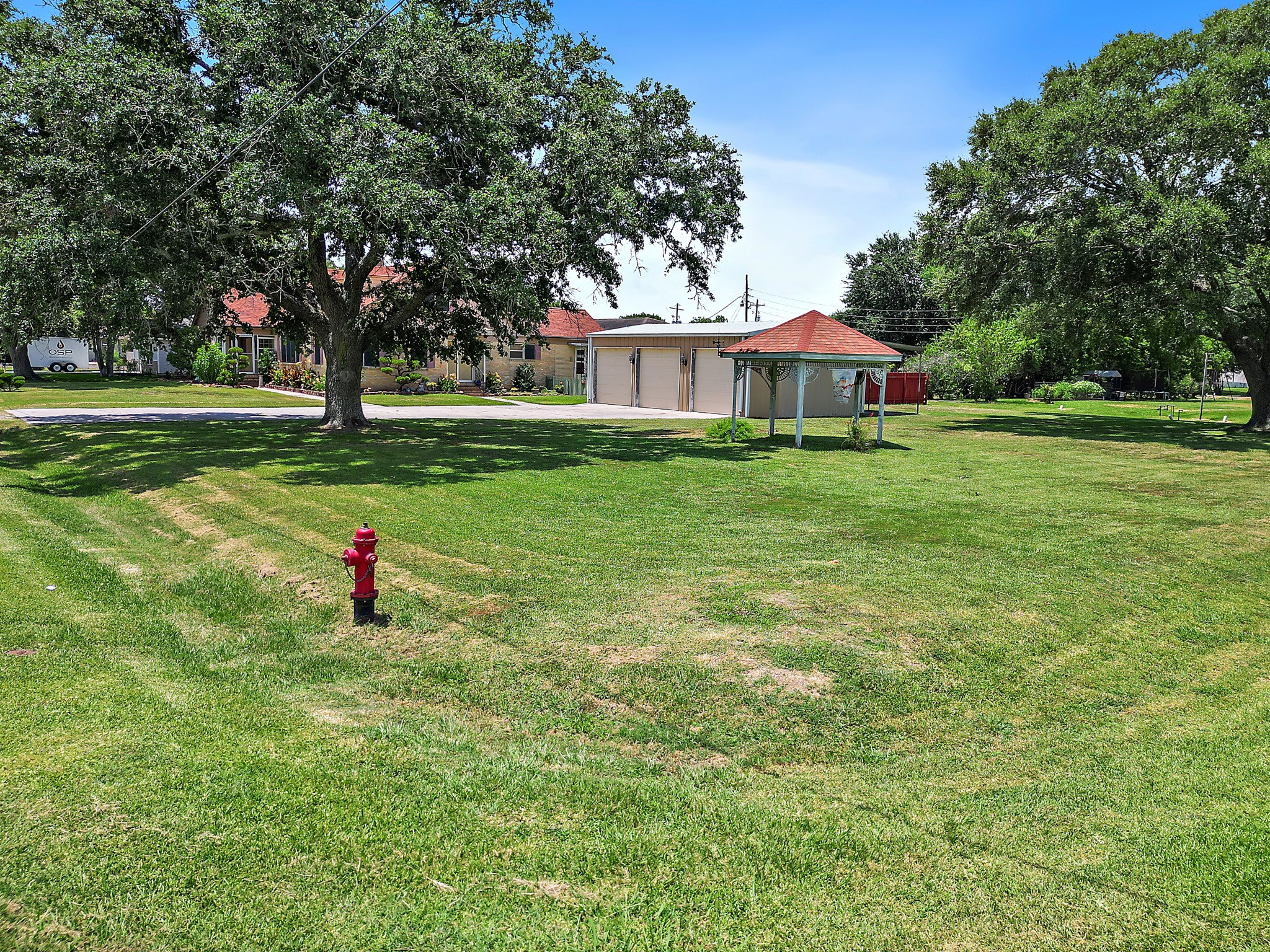 405 Park Street Anahuac, TX 77514 - Photo 4 of 37 Look at all of that front and side yard!!