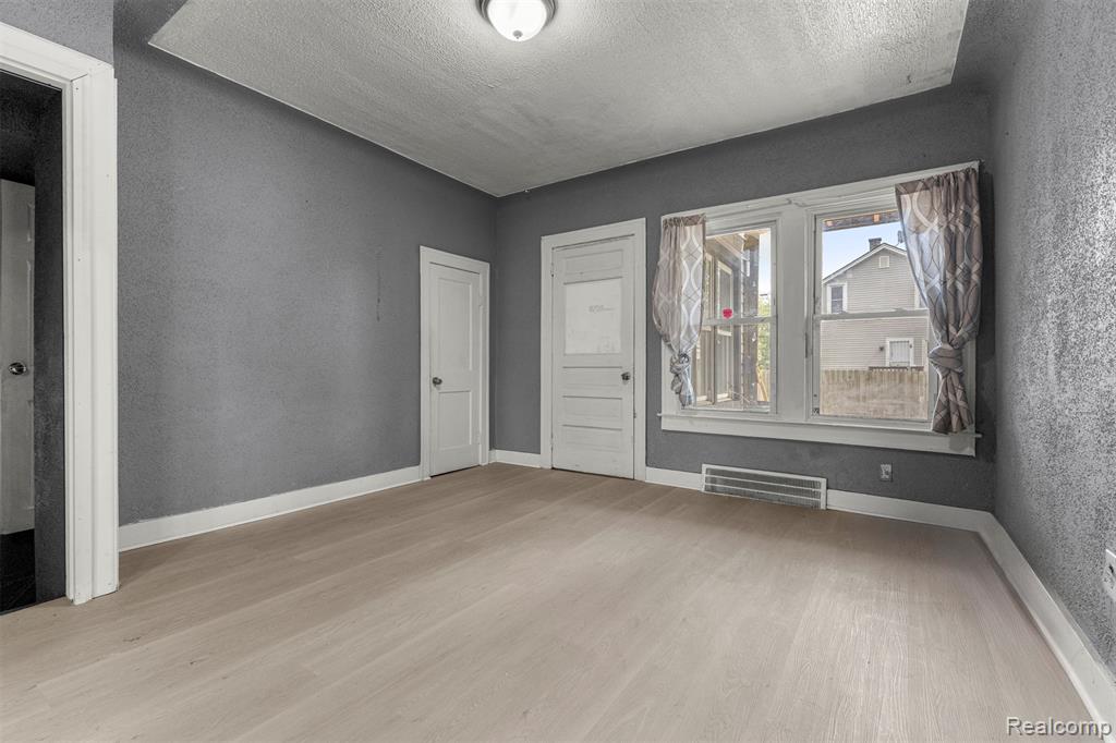 8889 Lane Street Detroit, MI 48209 - Photo 13 of 38