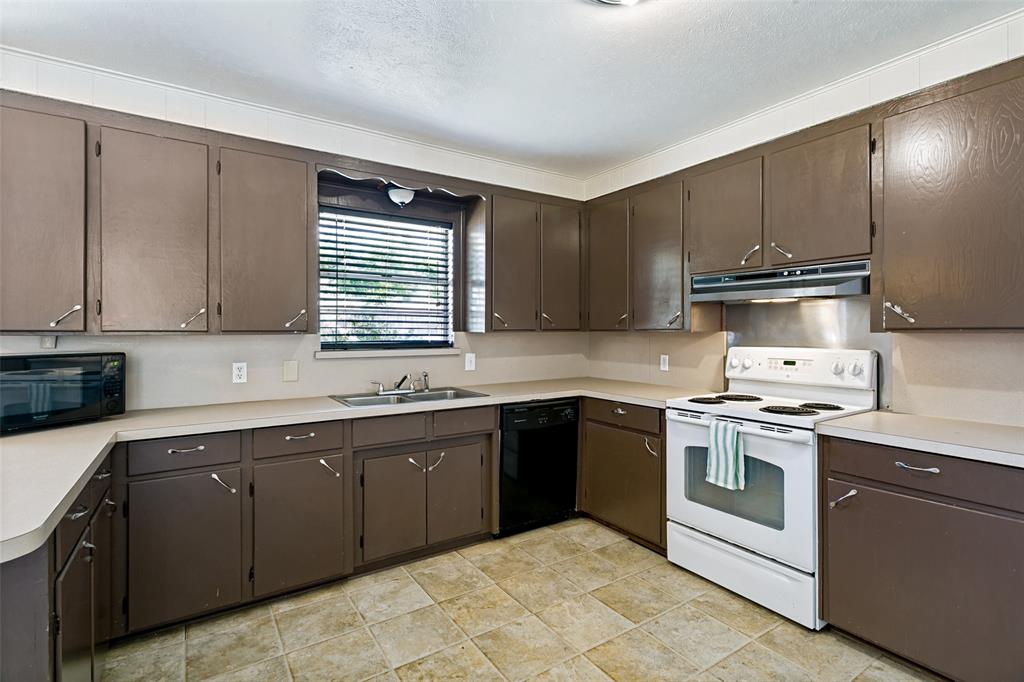 308 North Ave C Springtown, TX 76082 - Photo 9 of 25