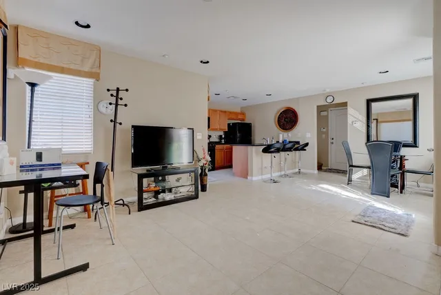 $1,695 | 7765 Floral Fabric Court, Las Vegas, NV 89149