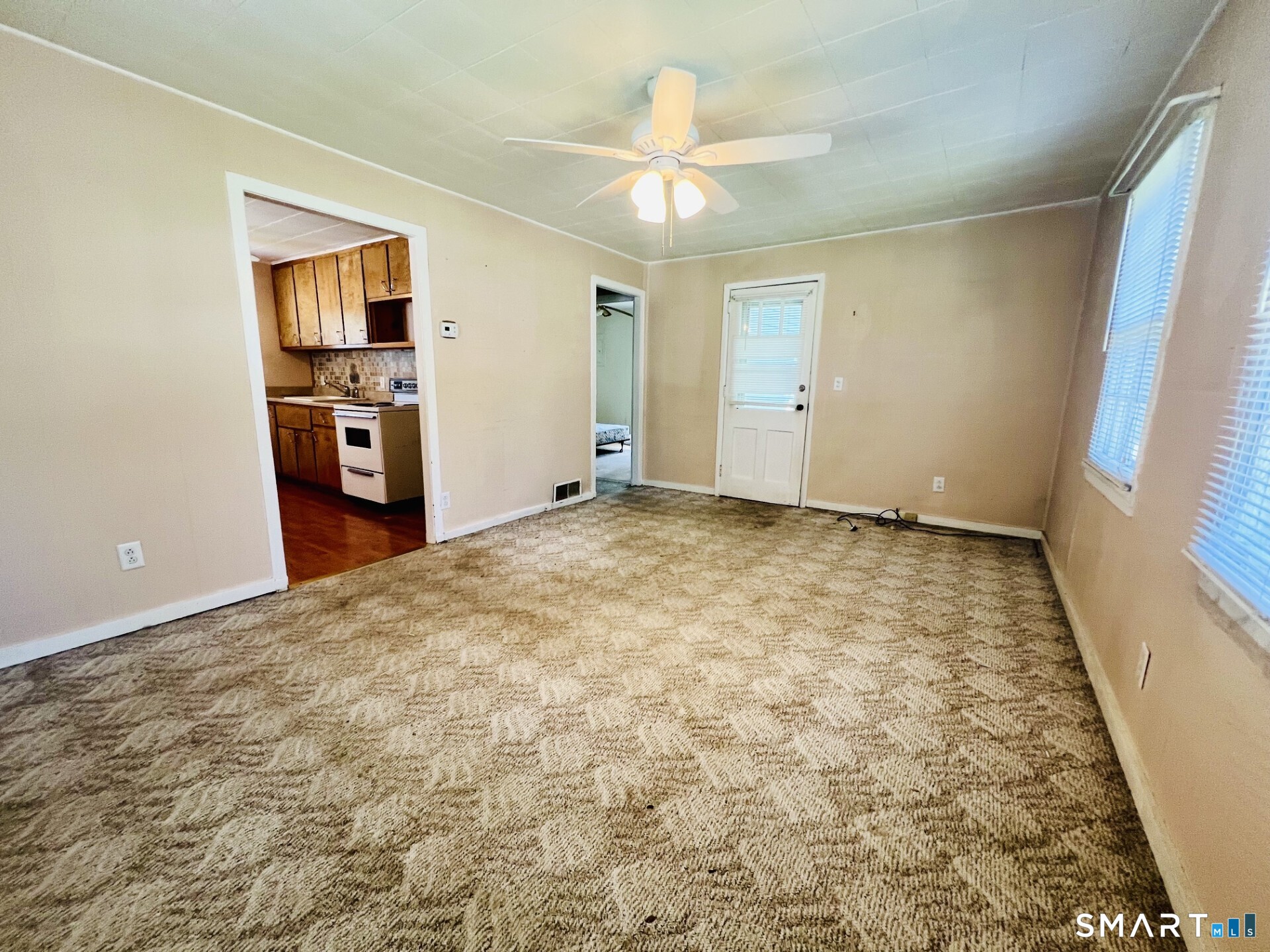 13 Midway Ovl Groton, CT 06340 - Photo 7 of 8
