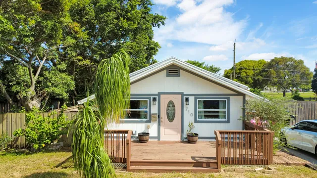 a view of house with outdoor seating area