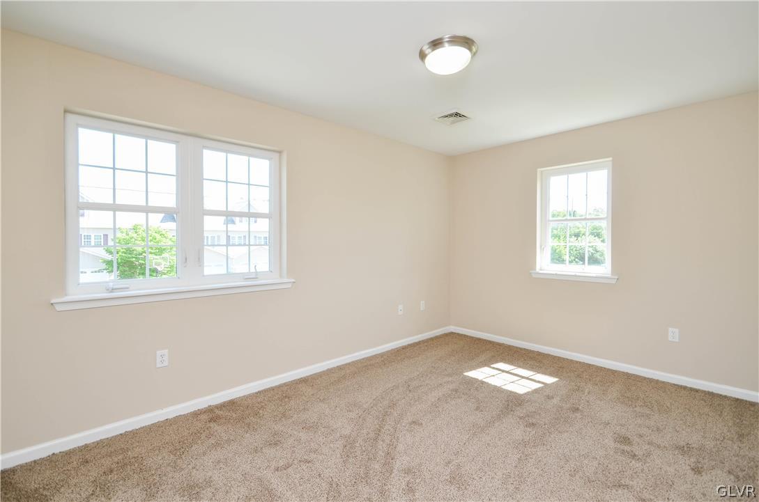 121 Sciota Garden Road Sciota, PA 18354 - Photo 20 of 31 an empty room with a window