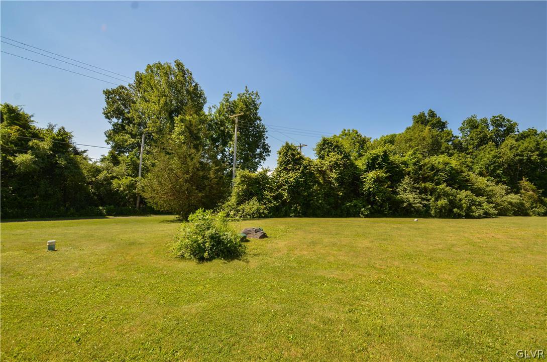 121 Sciota Garden Road Sciota, PA 18354 - Photo 29 of 31 a view of a field with an ocean view