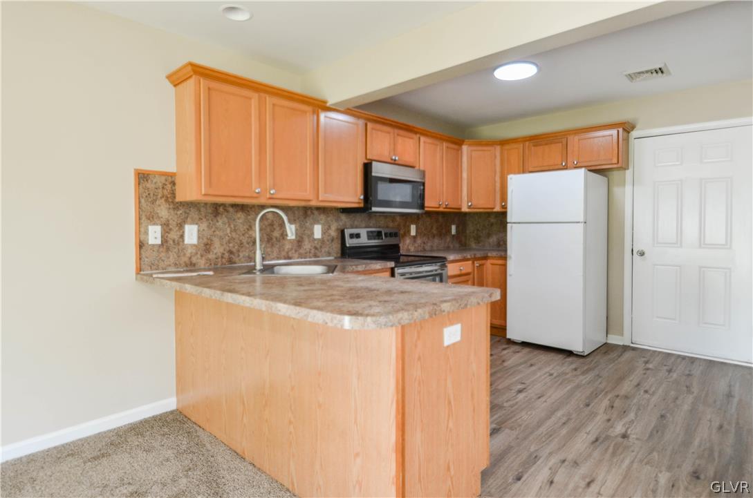 121 Sciota Garden Road Sciota, PA 18354 - Photo 8 of 31 a kitchen with stainless steel appliances granite countertop a refrigerator a stove a sink and a microwave