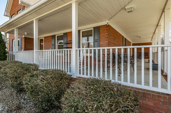 $1,100,000 | 1626 New Highway 52, Westmoreland, TN 37186