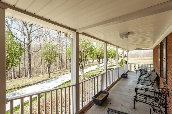 $1,100,000 | 1626 New Highway 52, Westmoreland, TN 37186