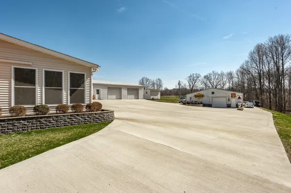 $1,100,000 | 1626 New Highway 52, Westmoreland, TN 37186