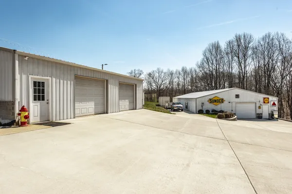 $1,100,000 | 1626 New Highway 52, Westmoreland, TN 37186