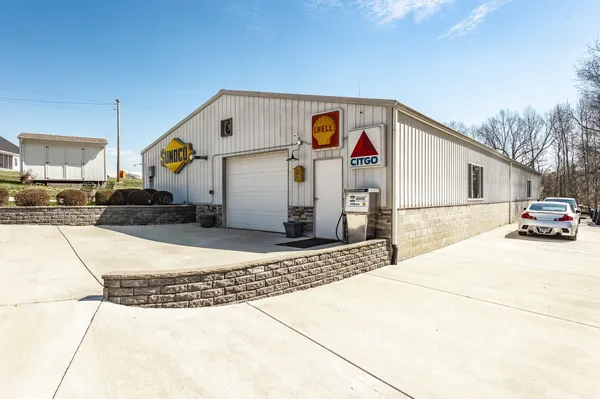 $1,100,000 | 1626 New Highway 52, Westmoreland, TN 37186