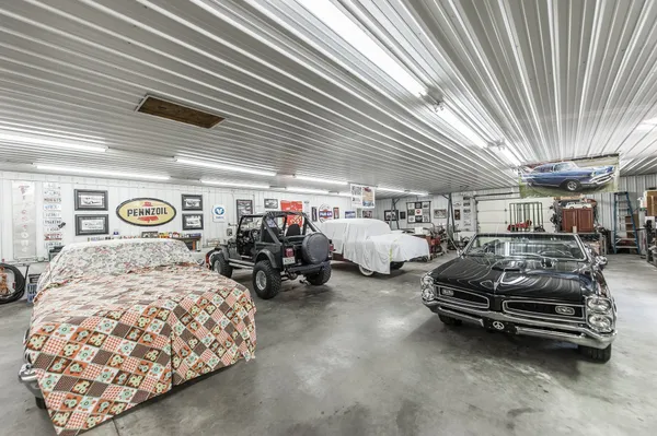 $1,100,000 | 1626 New Highway 52, Westmoreland, TN 37186