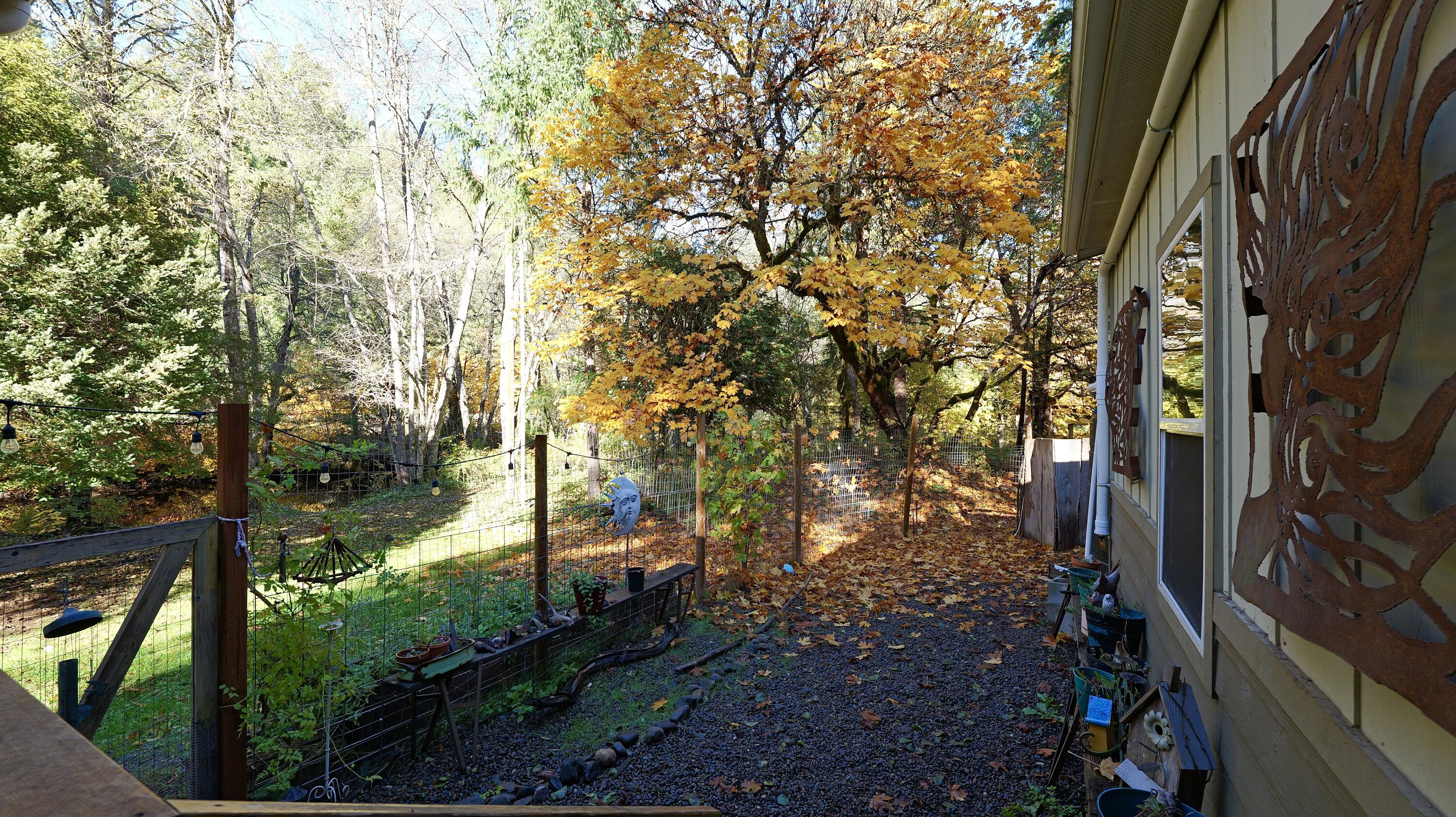 52 Dodes Creek Road Trail, OR 97541 - Photo 67 of 110 Fenced Area off Back Deck