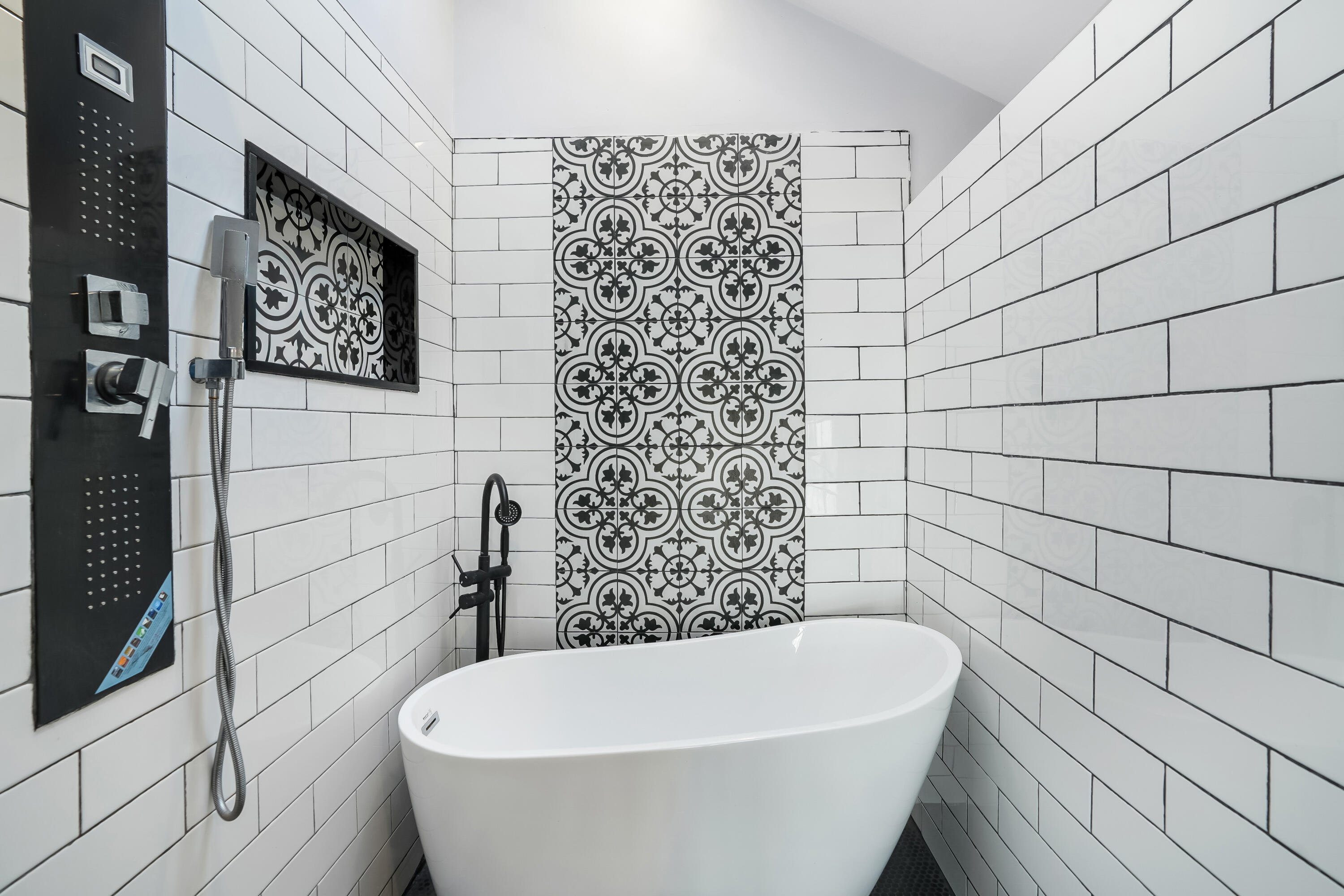 32 Norton Orchard Road Edgartown, MA 02539 - Photo 13 of 26 a bathroom with a bathtub and shower