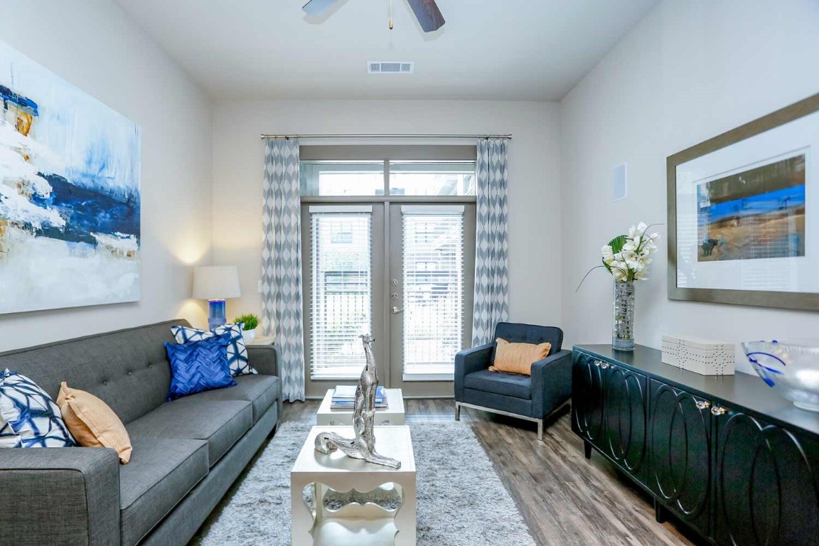 2033 South Gessner Road, Unit 4304 Houston, TX 77063 - Photo 2 of 24