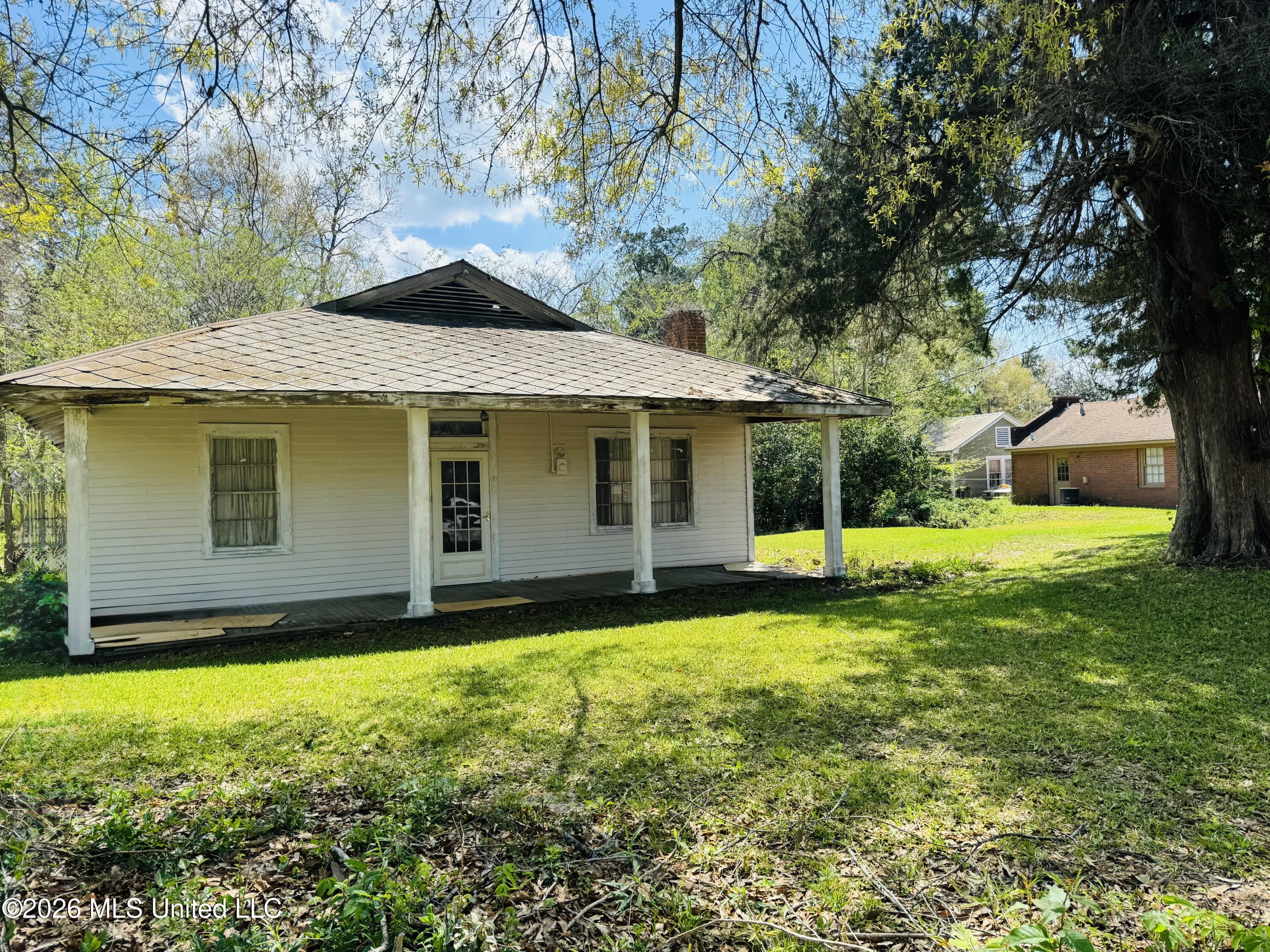1117 Martin Luther King Junior Road Natchez, MS 39120 - Photo 2 of 25 IMG_1848