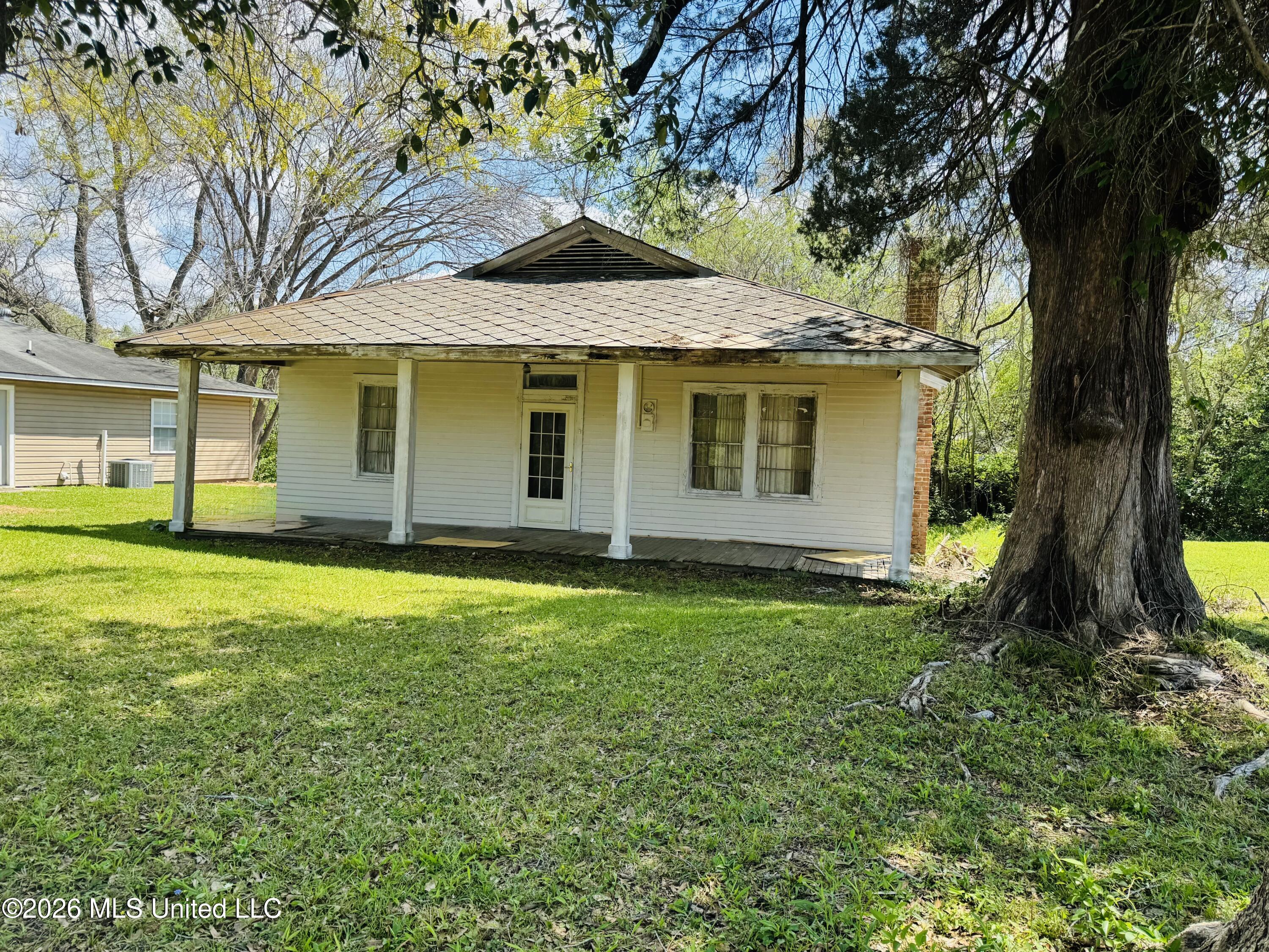 1117 Martin Luther King Junior Road Natchez, MS 39120 - Photo 3 of 25 IMG_1846