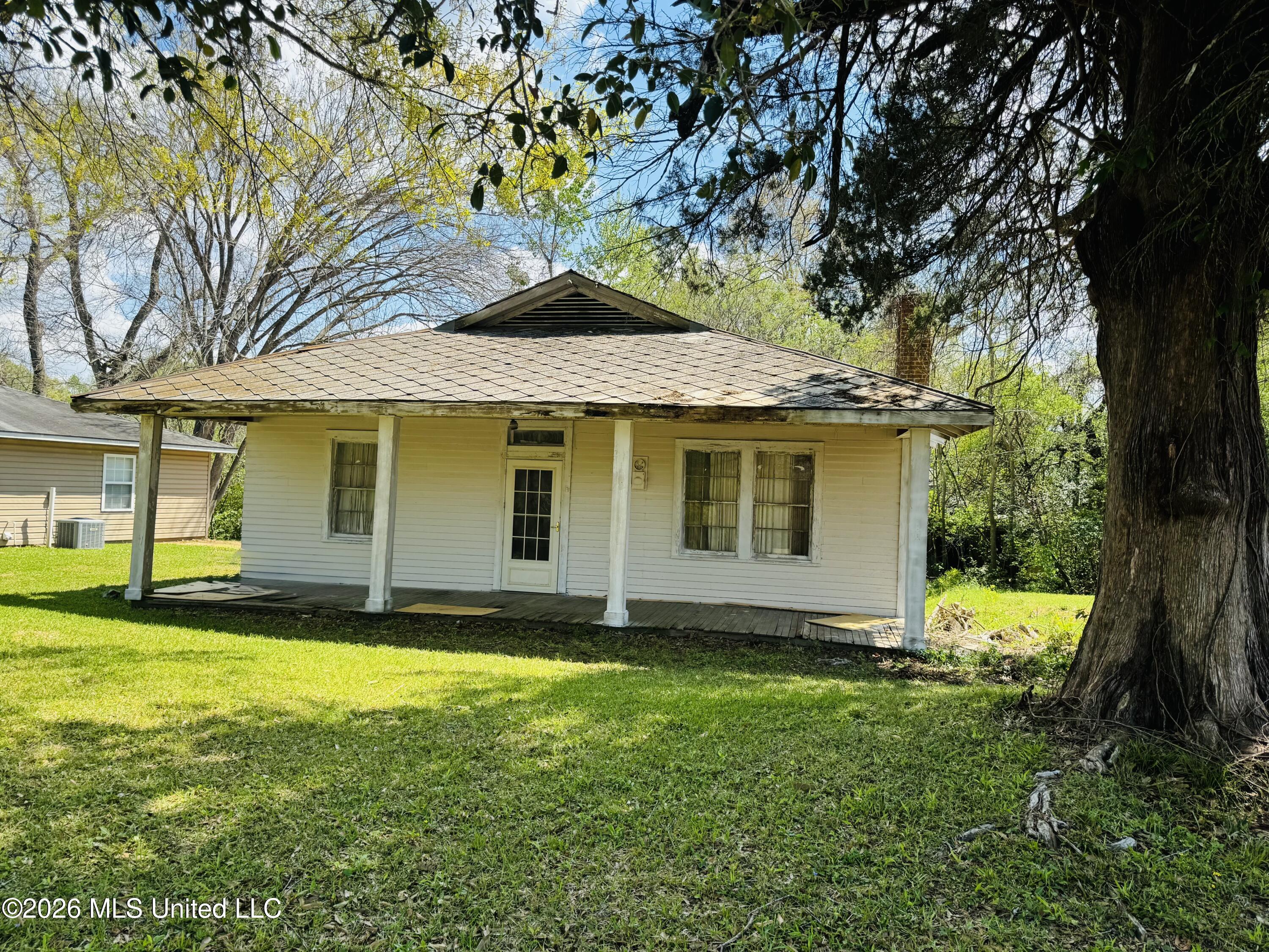 1117 Martin Luther King Junior Road Natchez, MS 39120 - Photo 4 of 25 IMG_1841