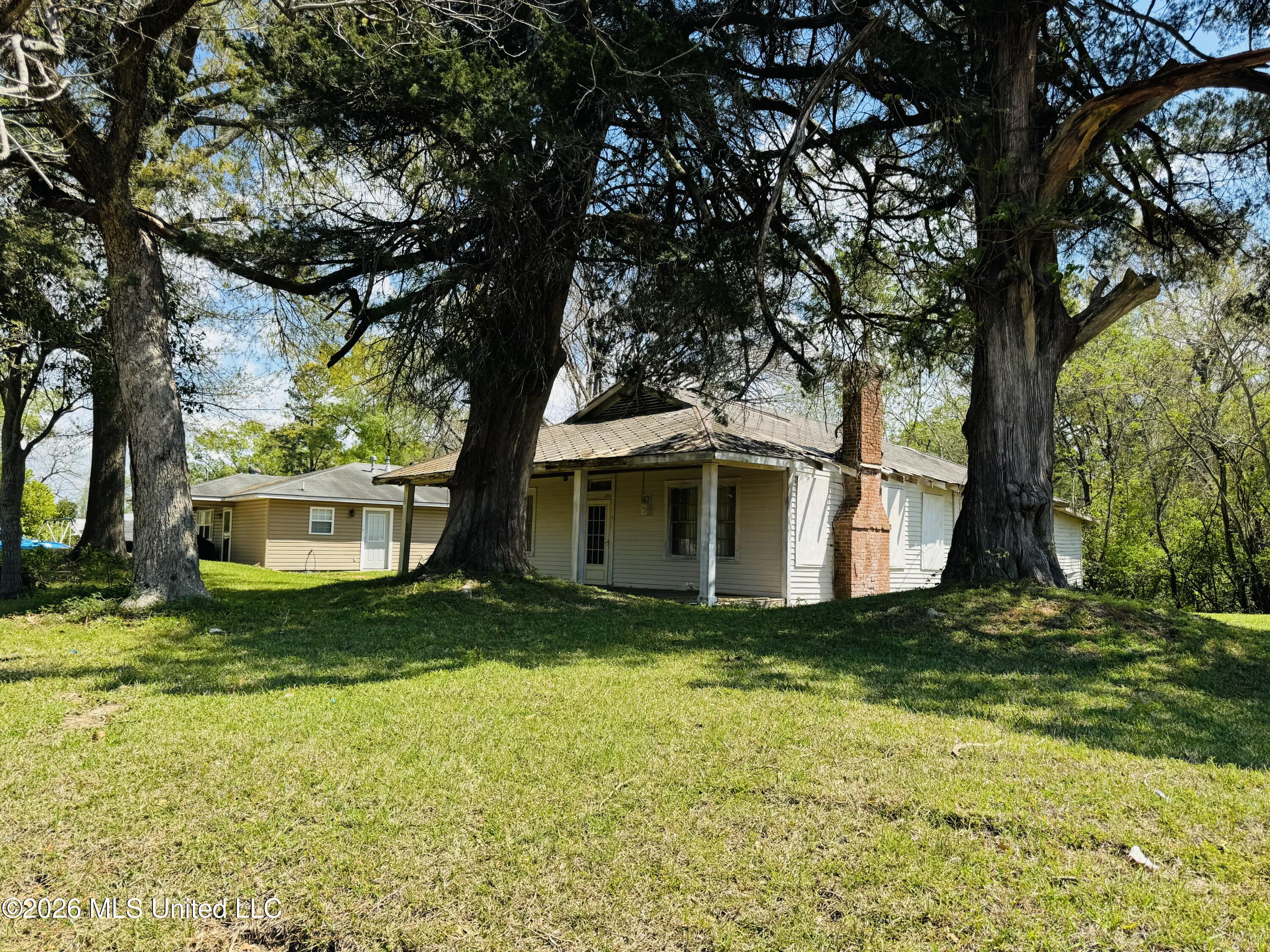 1117 Martin Luther King Junior Road Natchez, MS 39120 - Photo 5 of 25 IMG_1836