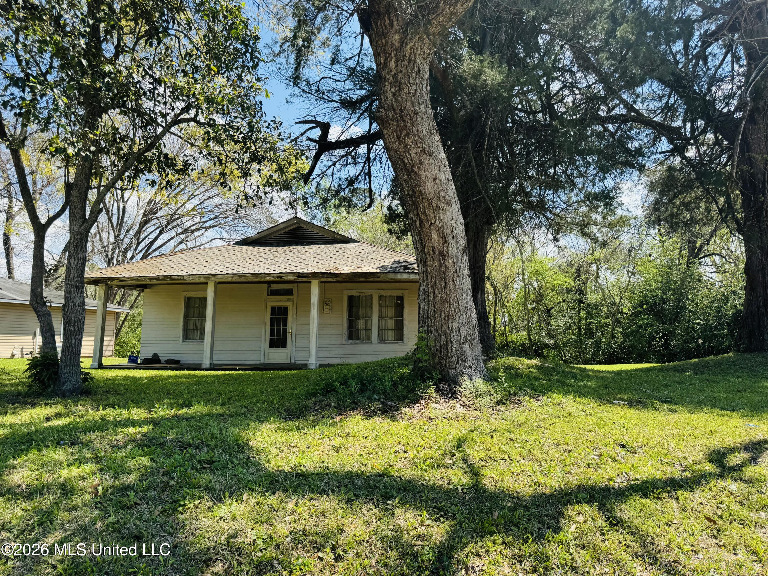 1117 Martin Luther King Junior Road Natchez, MS 39120 - Photo 6 of 25 IMG_1835