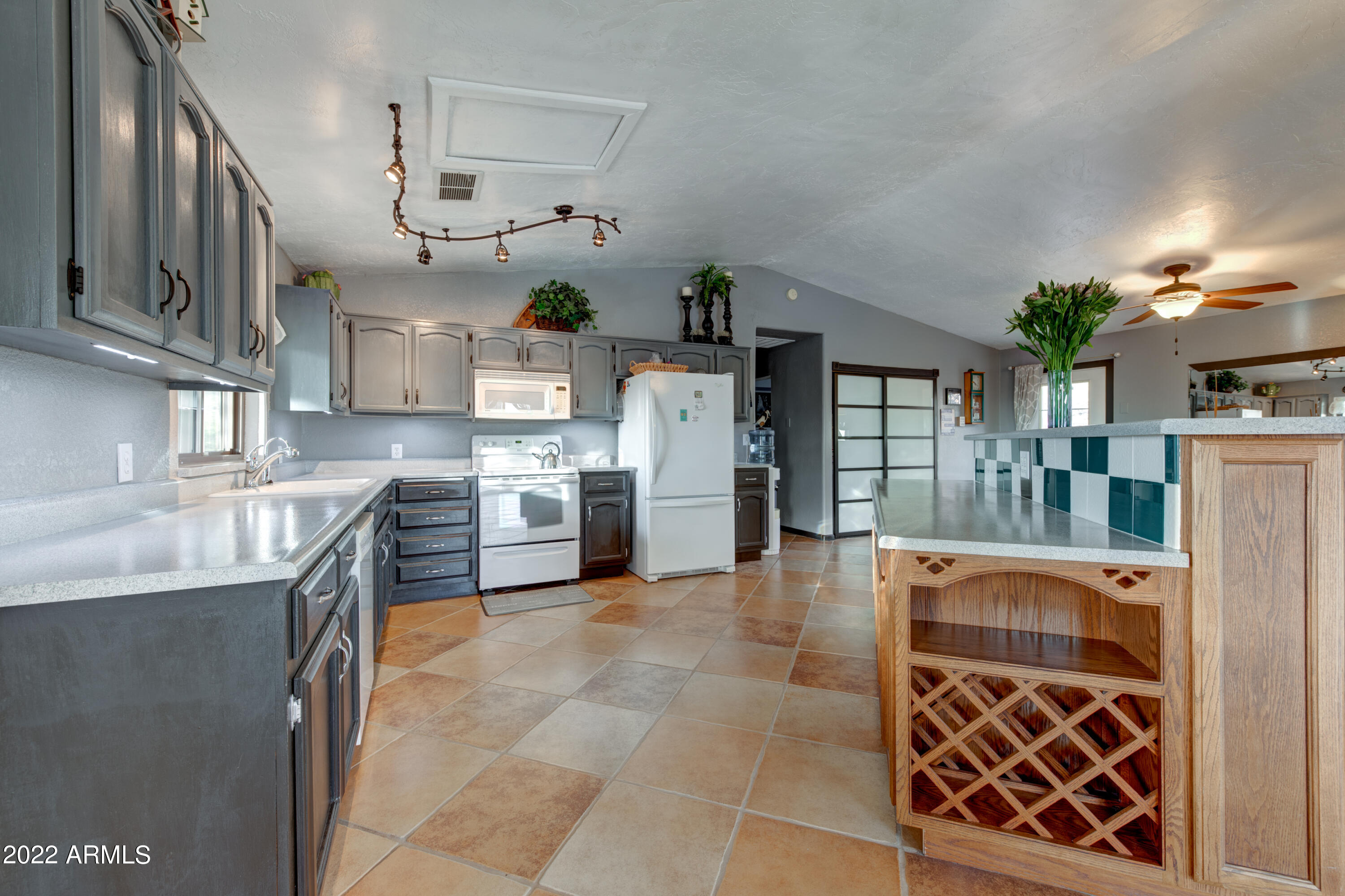 518 West Briles Road Phoenix, AZ 85085 - Photo 3 of 26 Kitchen Details