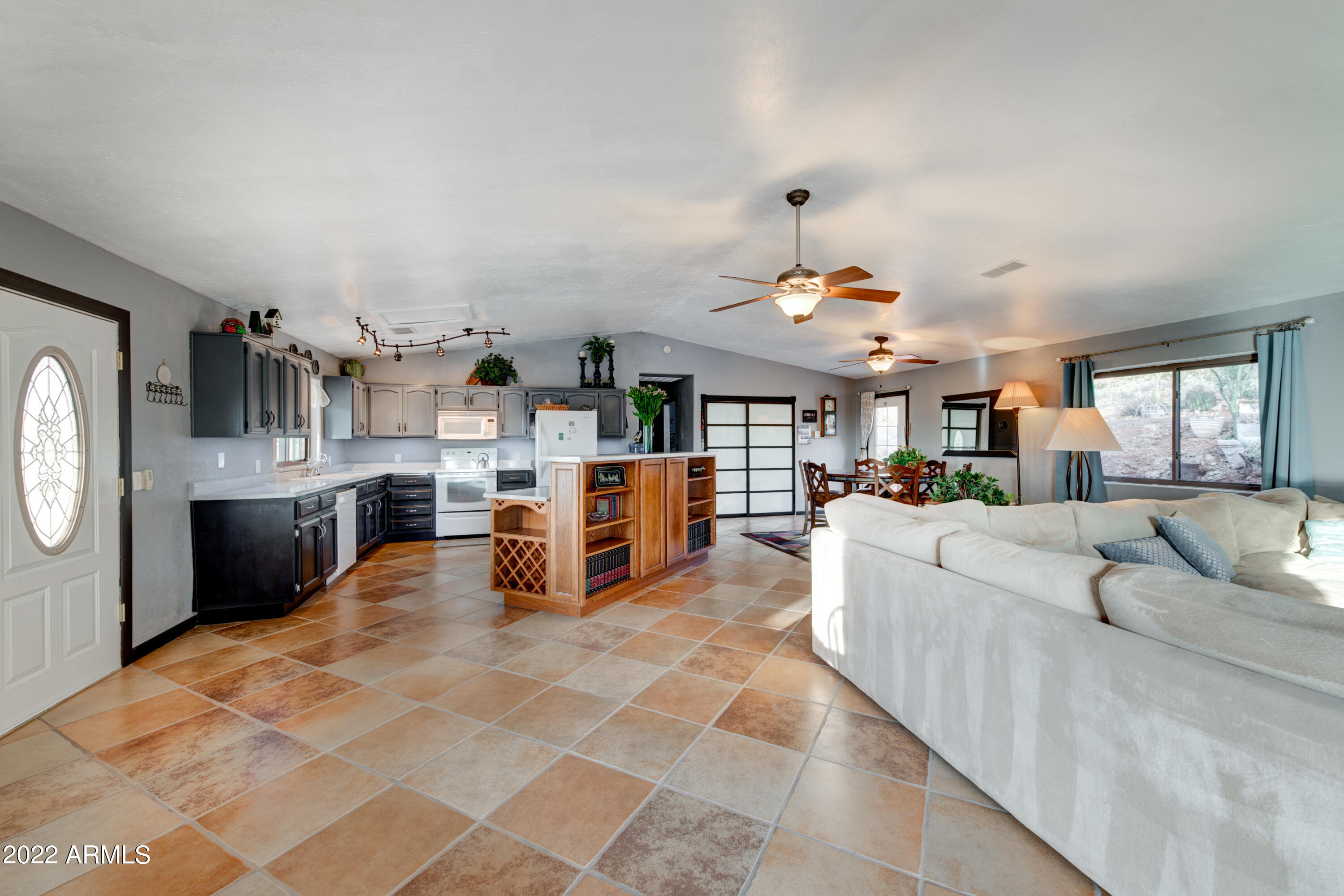 518 West Briles Road Phoenix, AZ 85085 - Photo 8 of 26 Great Room