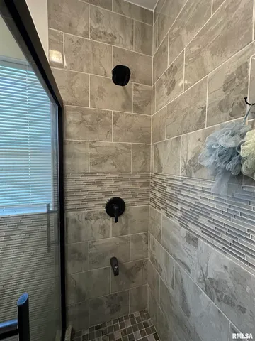 $140,000 | 410 East Virginia Avenue, Peoria, IL 61603