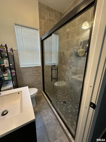 $140,000 | 410 East Virginia Avenue, Peoria, IL 61603