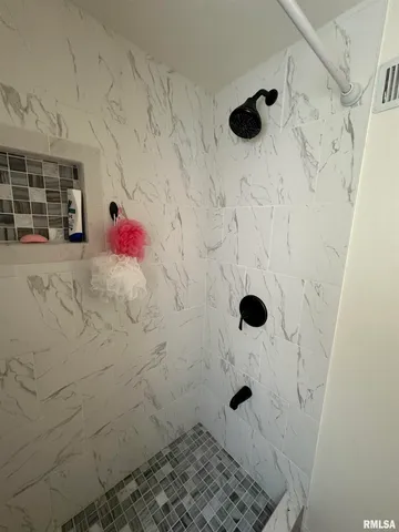 $140,000 | 410 East Virginia Avenue, Peoria, IL 61603