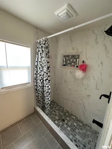 $140,000 | 410 East Virginia Avenue, Peoria, IL 61603