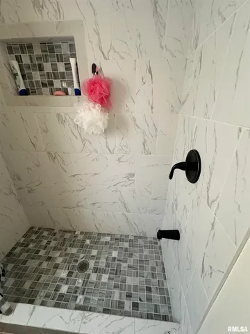 $140,000 | 410 East Virginia Avenue, Peoria, IL 61603