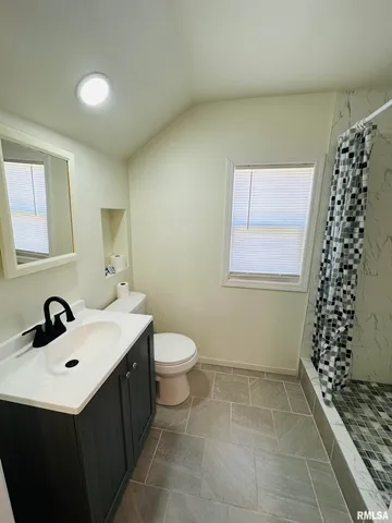 $140,000 | 410 East Virginia Avenue, Peoria, IL 61603