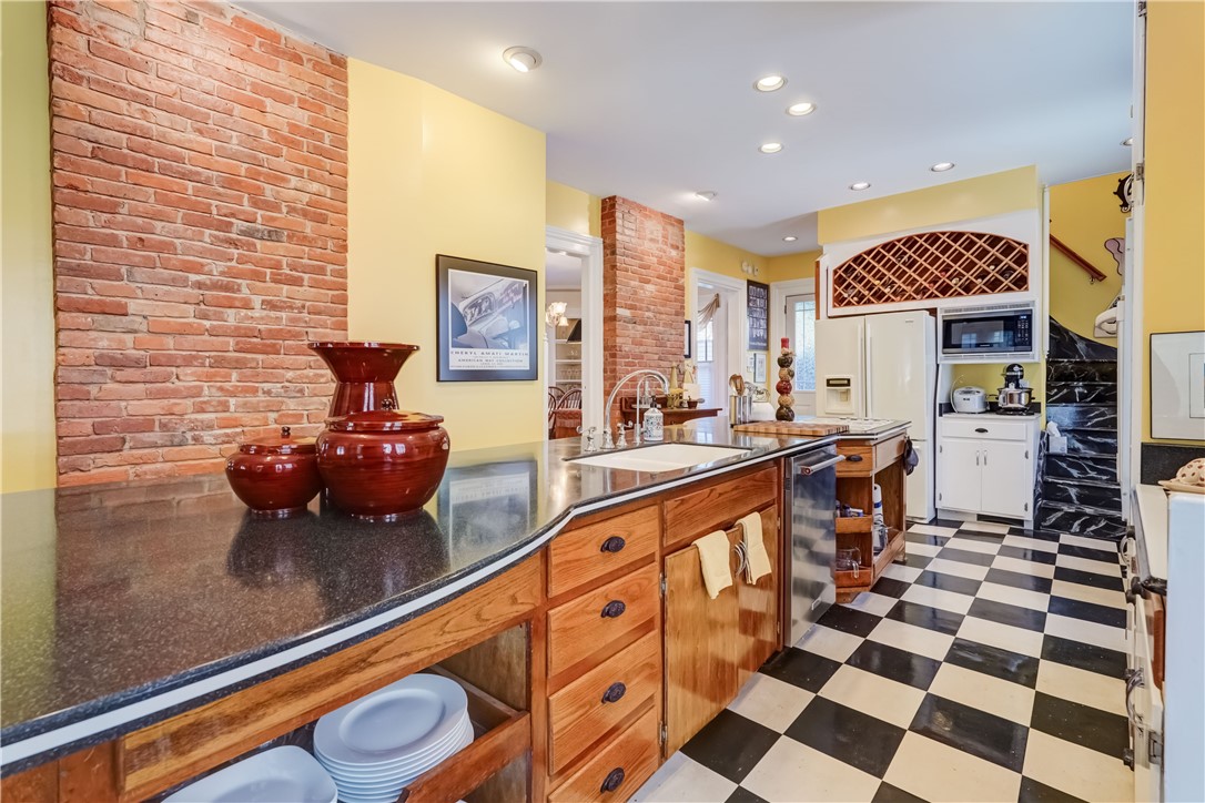 39 Rowley Street Rochester, NY 14607 - Photo 7 of 50