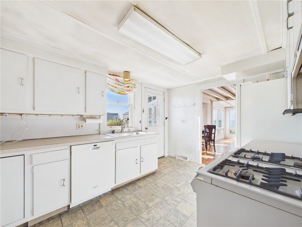 1127 Succotash Road Narragansett, RI 02879 - Photo 20 of 48