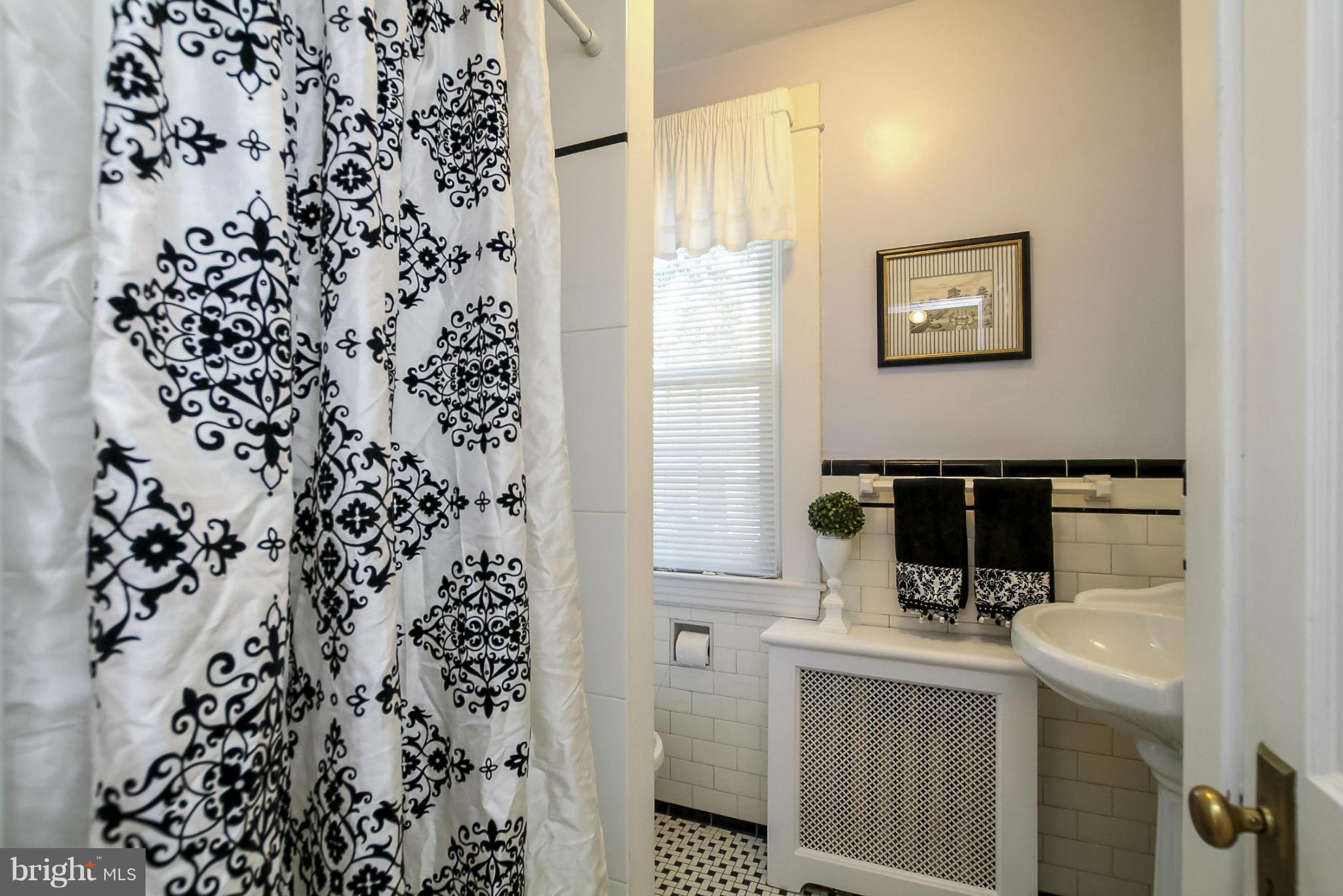7101 Bristol Road Baltimore, MD 21212 - Photo 13 of 30 Full bath on main level