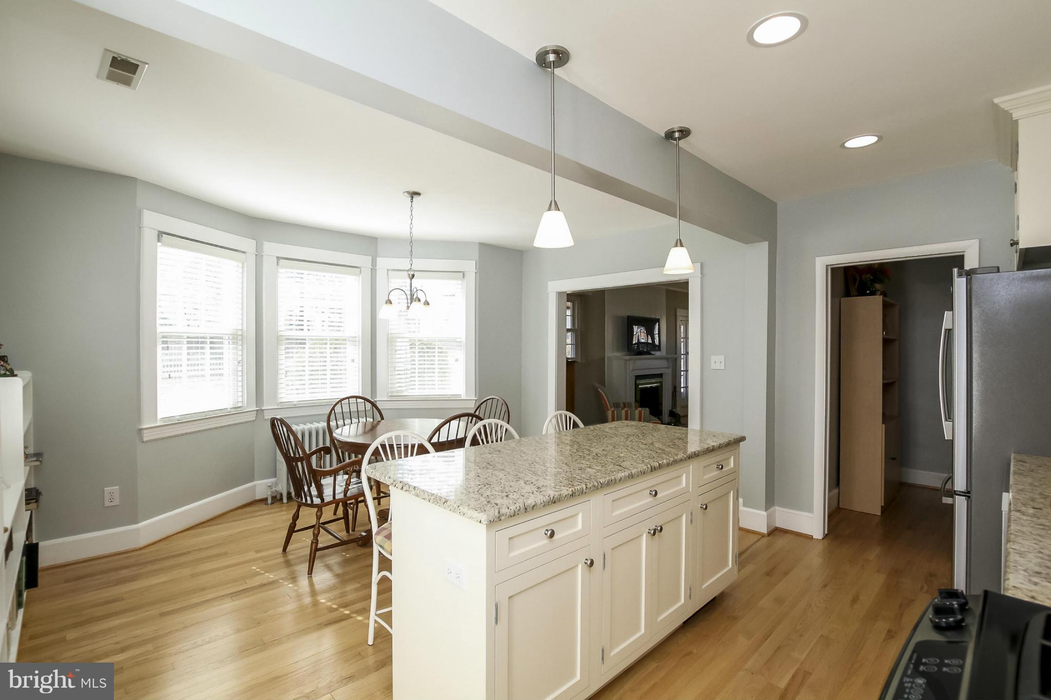 7101 Bristol Road Baltimore, MD 21212 - Photo 8 of 30 Kitchen with eating area