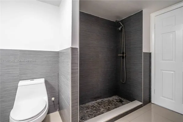 $2,000 | 1986 Biarritz Drive, Unit 207, Miami Beach, FL 33141
