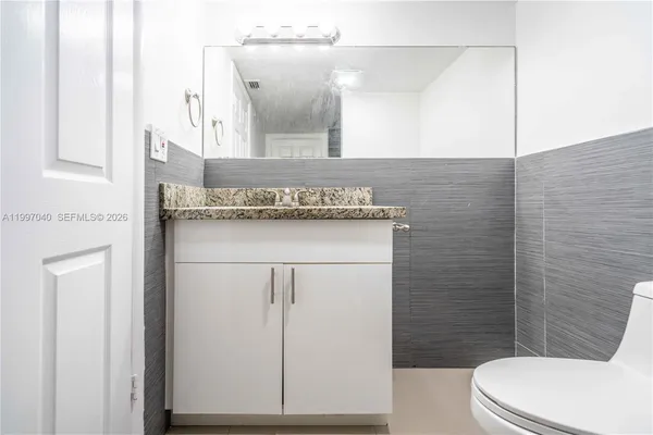 $2,000 | 1986 Biarritz Drive, Unit 207, Miami Beach, FL 33141
