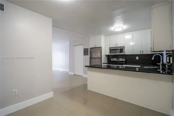$1,950 | 1986 Biarritz Drive, Unit 207, Miami Beach, FL 33141
