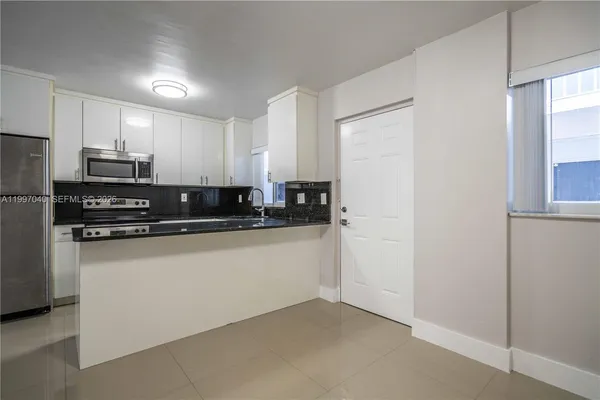 $2,000 | 1986 Biarritz Drive, Unit 207, Miami Beach, FL 33141